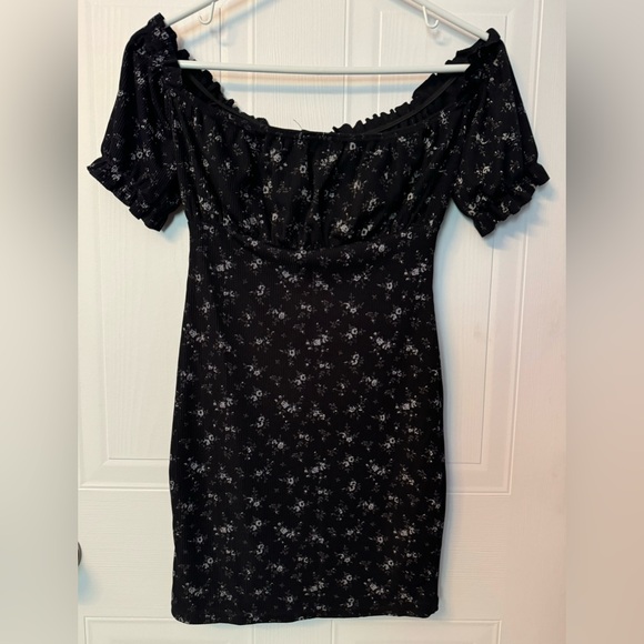 Off-the-shoulder dress - Picture 2 of 3